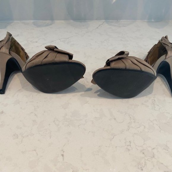 Alfred Sung Satin Heels - Picture 5 of 6